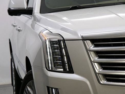 Used 2018 Cadillac Escalade ESV Platinum image 4