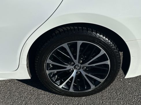 Used 2019 Toyota Camry SE FWD image 7