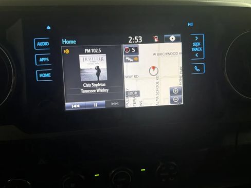 Used 2019 Toyota Tacoma TRD Off-Road w/ Technology Package AWD/4WD image 13
