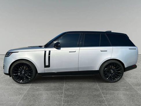 Used 2025 Land Rover Range Rover SE AWD/4WD image 2