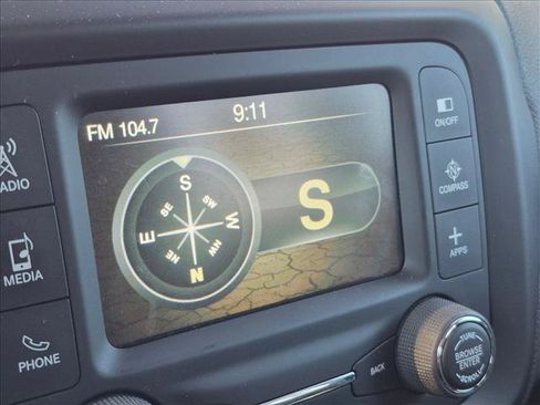 Used 2017 Jeep Renegade Latitude AWD/4WD image 12