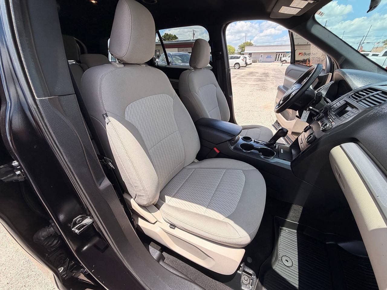 Used 2019 Ford Explorer FWD image 18