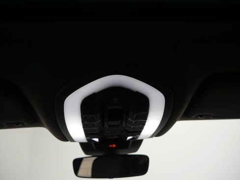 Certified 2023 Porsche Macan AWD/4WD image 34