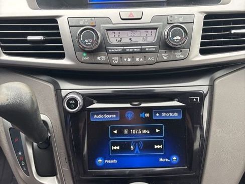 Used 2015 Honda Odyssey EX-L image 16