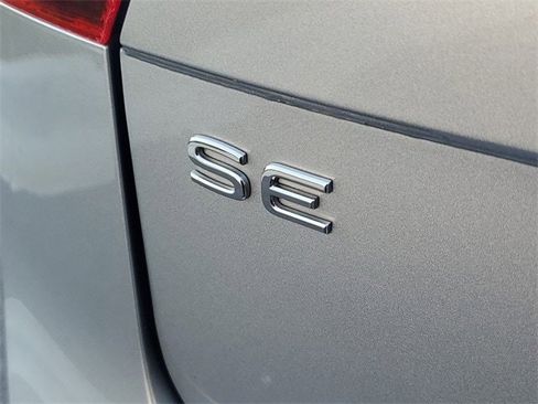 Certified 2022 Volkswagen Tiguan SE R-Line image 6