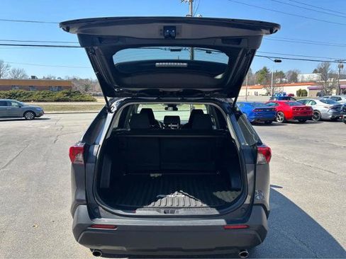 Used 2022 Toyota RAV4 LE image 8