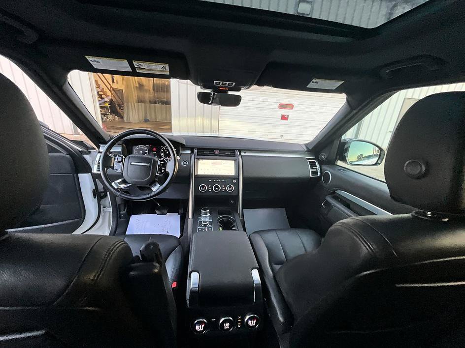 Used 2020 Land Rover Discovery Landmark AWD/4WD image 34