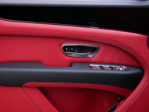 New 2025 Bentley Bentayga image 15