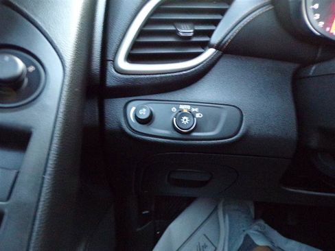 Used 2017 Chevrolet Trax LT image 39