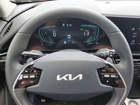 New 2025 Kia Niro EX image 11