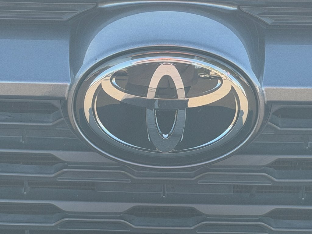 Used 2020 Toyota RAV4 XLE Premium AWD/4WD image 35