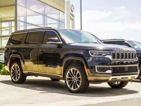 Used 2022 Jeep Wagoneer Series III w/ Premium Group I AWD/4WD image 4