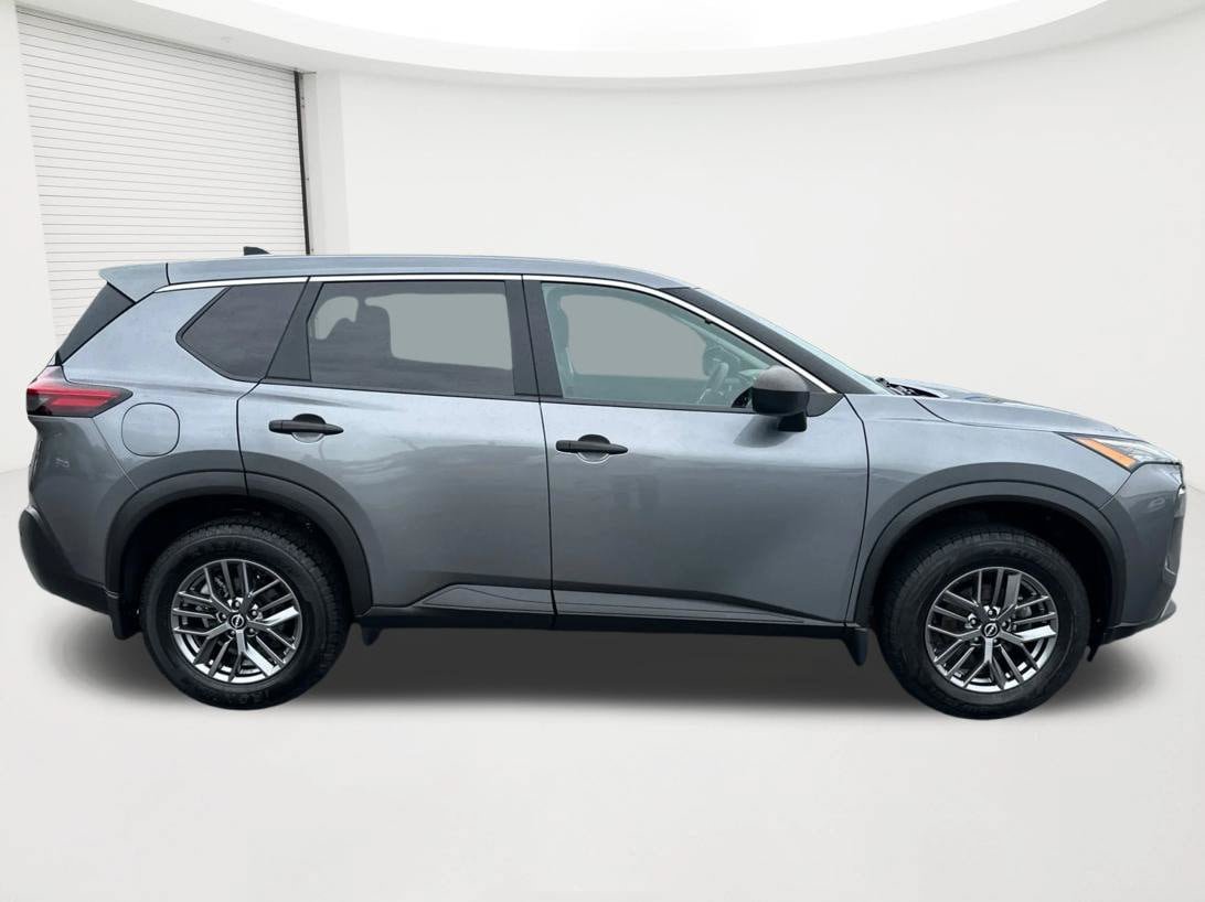 Used 2023 Nissan Rogue S AWD/4WD image 4