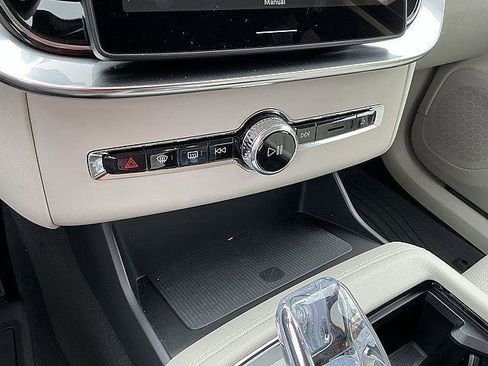 New 2026 Volvo XC90 T8 Ultra w/ Protection Package Premier AWD/4WD image 19