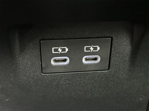 Used 2025 Toyota Prius LE image 20