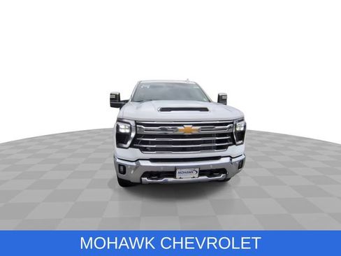 Used 2024 Chevrolet Silverado 2500 LTZ w/ LTZ Convenience Package AWD/4WD image 3
