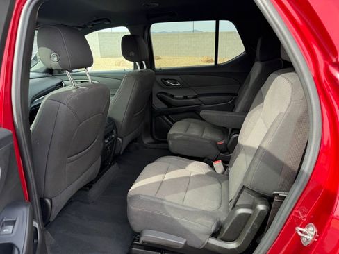 Used 2023 Chevrolet Traverse LT image 23