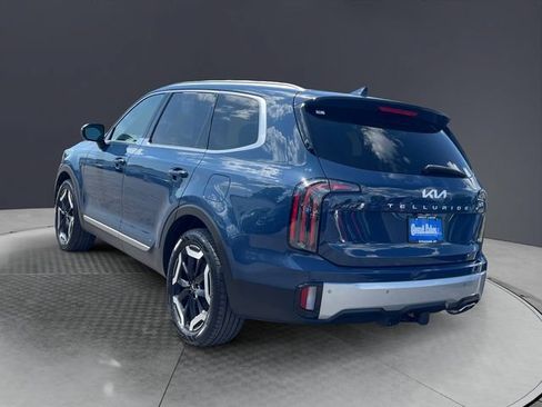 Used 2024 Kia Telluride EX w/ EX Captain's Chair Package AWD/4WD image 3