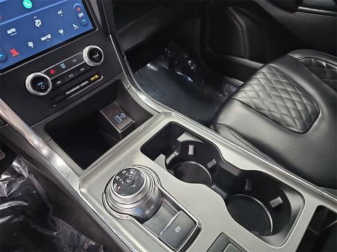 Used 2024 Ford Edge Titanium image 22