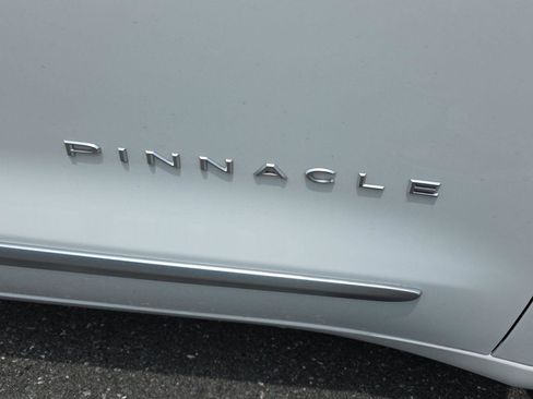 Used 2026 Chrysler Pacifica Pinnacle w/ Trailer Tow Group FWD image 5
