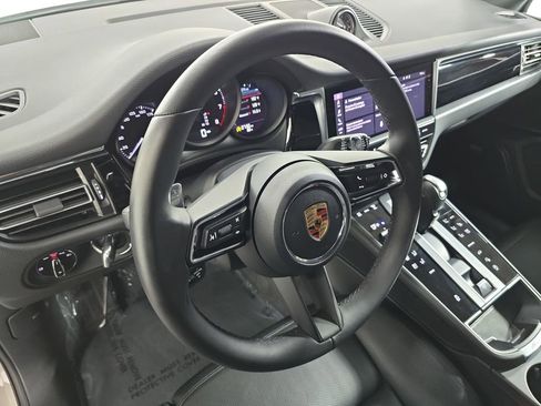 Certified 2026 Porsche Macan AWD/4WD image 4