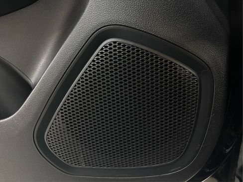 Used 2022 Hyundai Venue SEL image 38