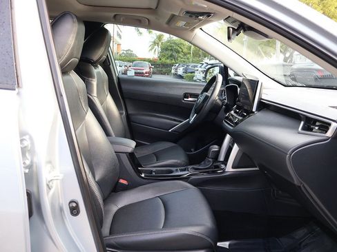 Used 2023 Toyota Corolla Cross XLE w/ Convenience Package image 32