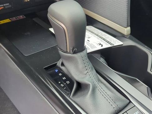 Used 2025 Toyota Camry SE FWD image 15