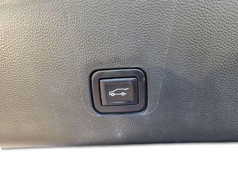 Used 2023 Chevrolet Traverse Premier image 24