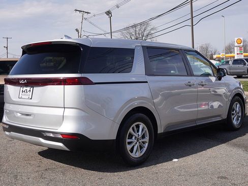 Used 2023 Kia Carnival LX FWD image 11