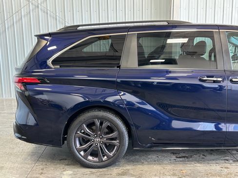 Used 2021 Toyota Sienna XSE image 23