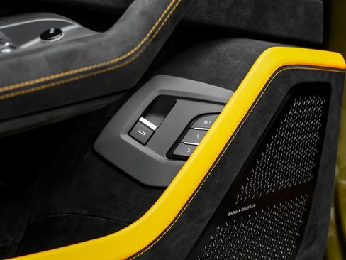 Used 2023 Lamborghini Urus Performante AWD/4WD image 54