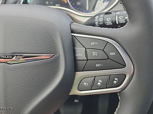 New 2026 Chrysler Pacifica Select image 18