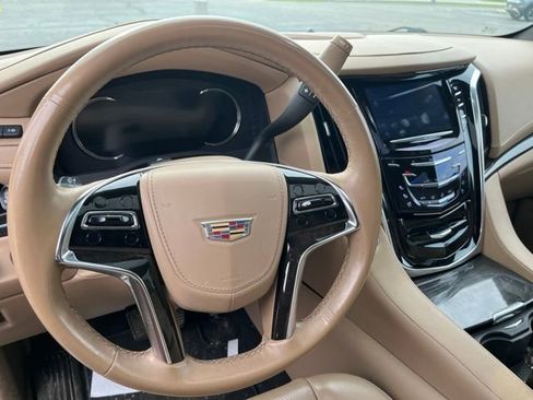 Used 2020 Cadillac Escalade Platinum AWD/4WD image 14
