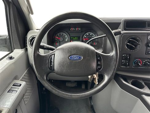 Used 2011 Ford E-350 and Econoline 350 XLT image 14