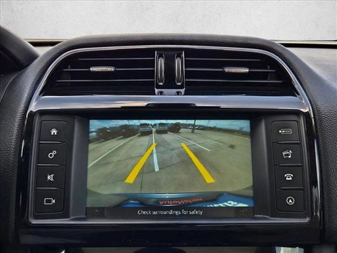 Used 2018 Jaguar F-PACE Premium image 15