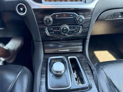 Used 2015 Chrysler 300 Limited RWD image 47