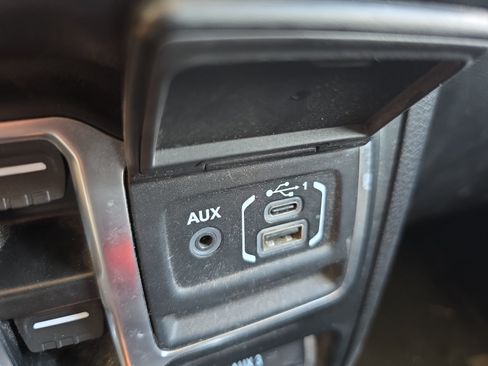 Used 2025 Jeep Gladiator Mojave AWD/4WD image 18