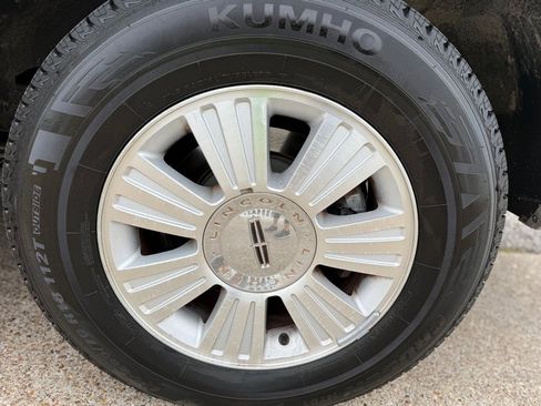 Used 2007 Lincoln Navigator Ultimate image 24