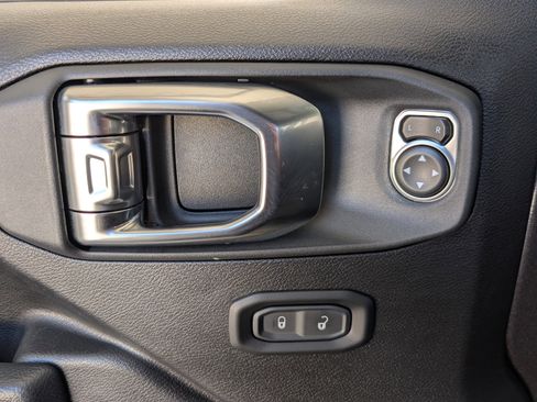 Used 2025 Jeep Wrangler Unlimited Rubicon 4xe w/ Convenience Group image 15