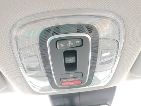 Used 2025 Hyundai Elantra Limited FWD image 28