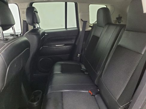 Used 2017 Jeep Compass Latitude AWD/4WD image 18