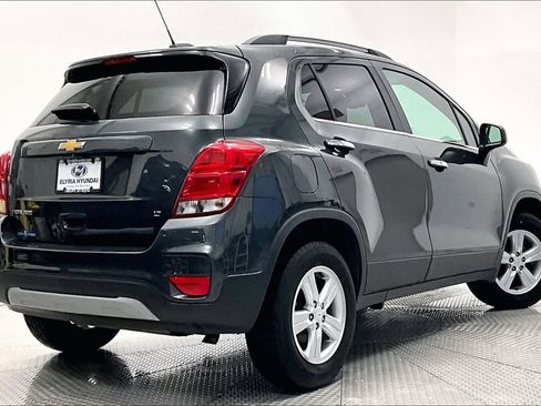 Used 2018 Chevrolet Trax LT w/ LT Convenience Package image 2