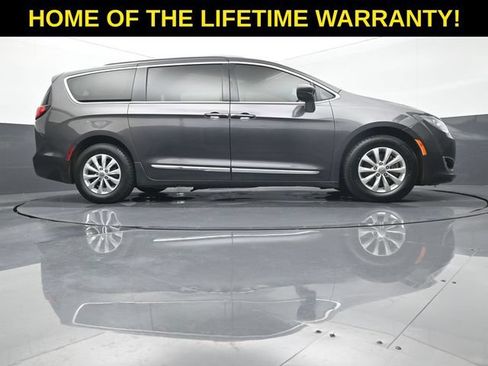 Used 2018 Chrysler Pacifica Touring-L Plus FWD image 61