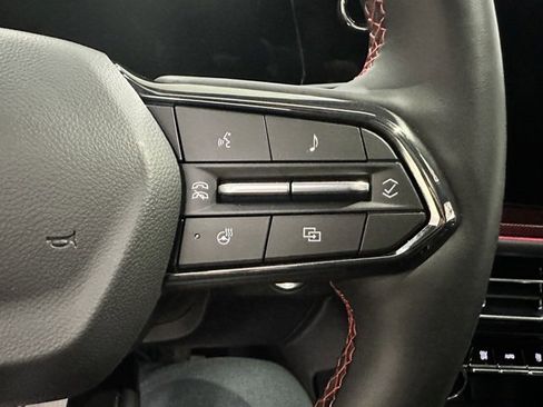 Used 2024 Chevrolet Traverse RS image 18