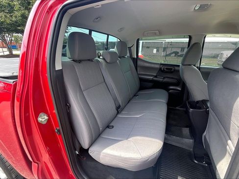 Used 2017 Toyota Tacoma SR w/ Tow Package AWD/4WD image 31