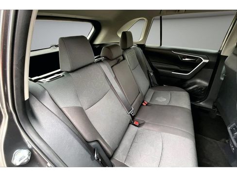 Used 2025 Toyota RAV4 XLE FWD image 41