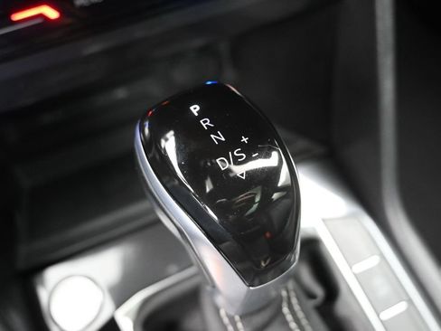 Used 2024 Volkswagen Tiguan SE R-Line FWD image 15
