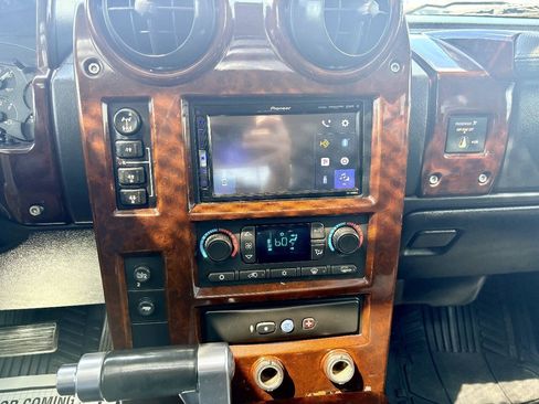 Used 2005 HUMMER H2 w/ Preferred Equipment Group AWD/4WD image 32