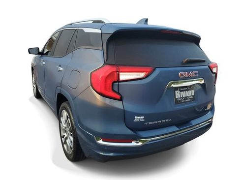 Used 2024 GMC Terrain Denali w/ Denali Premium Package AWD/4WD image 3